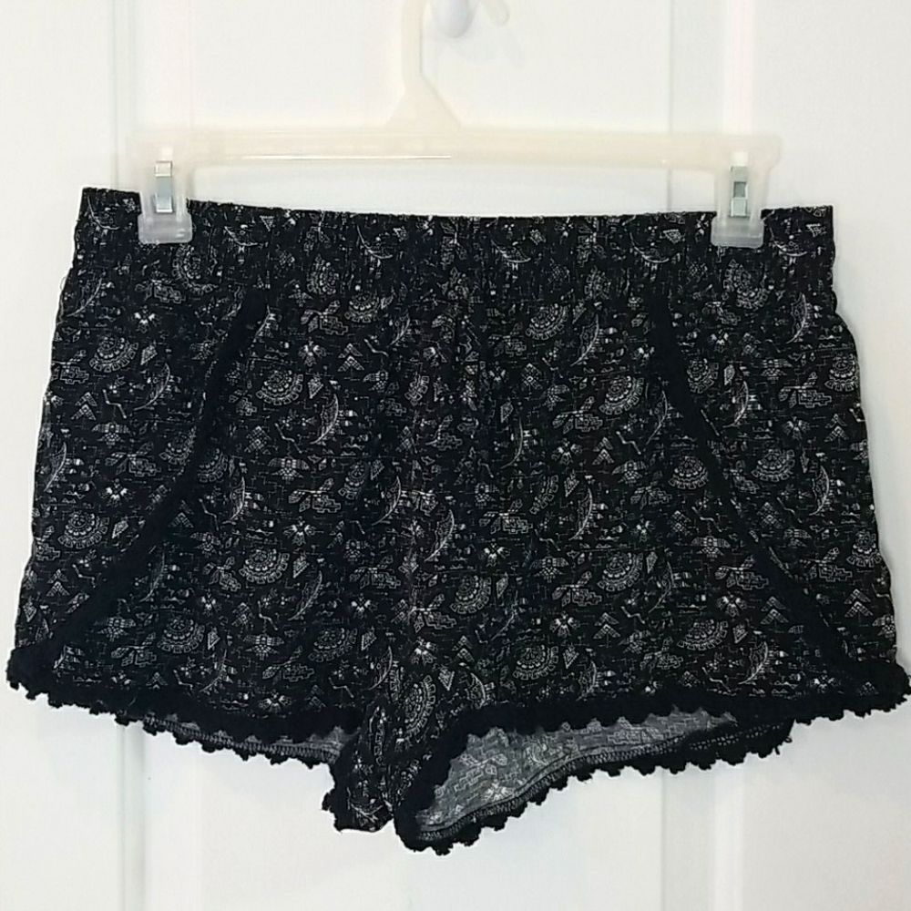 Cotton lace trim shorts